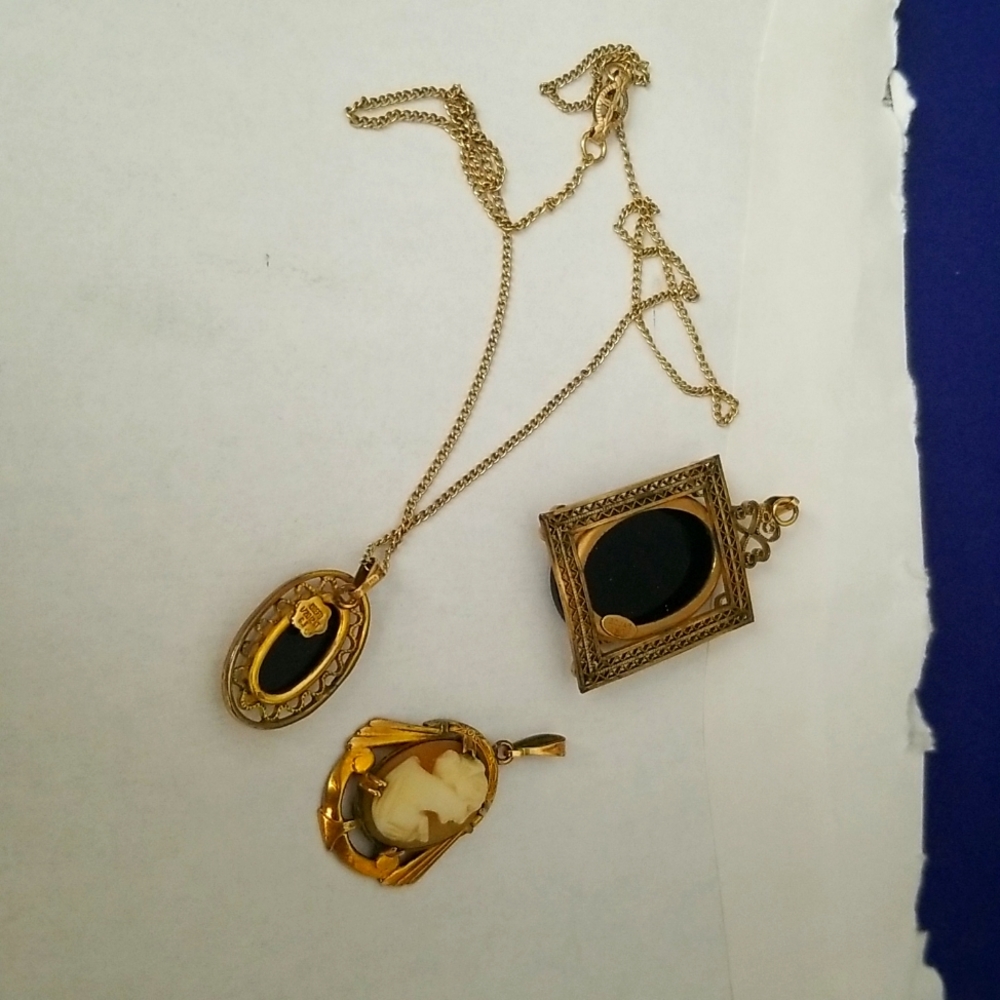 Lot of GOLDFILLED VINTAGE 4pc CHAIN 18 inch,3 PENDANTS .
